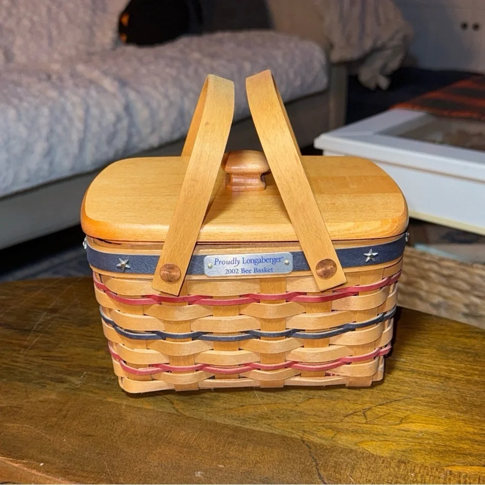 Longaberger 2002 Bee Basket W/ USA Flag Liner 2 Tie Ons Proudly Longaberger Lid